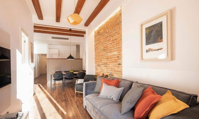 Sant Antoni Apartment | Market Building! Perfect for business travelers and big groups!