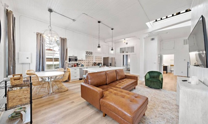 Galveston Apartment | MARKET C - Market Street Loft C