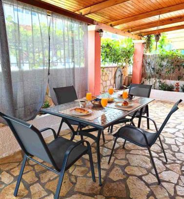 Karavomylos House | Marlene