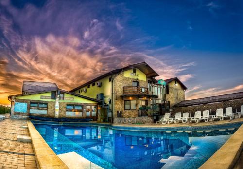 Tasnad House | MarLiv Complex