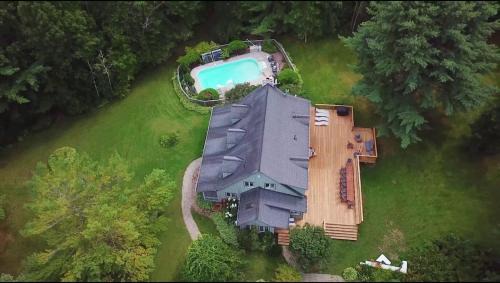 Marmora House | Marmora Retreat - Unique Waterfront Farmhouse