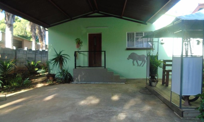 Piet Retief Apartment | Marnalé Oornagwoonstel