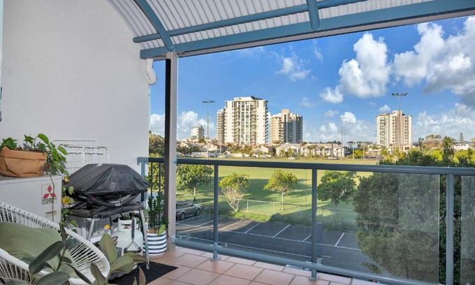Maroochydore Apartment | Maroochydore Beach, Park, Cafes, 4 Guests - ZB3