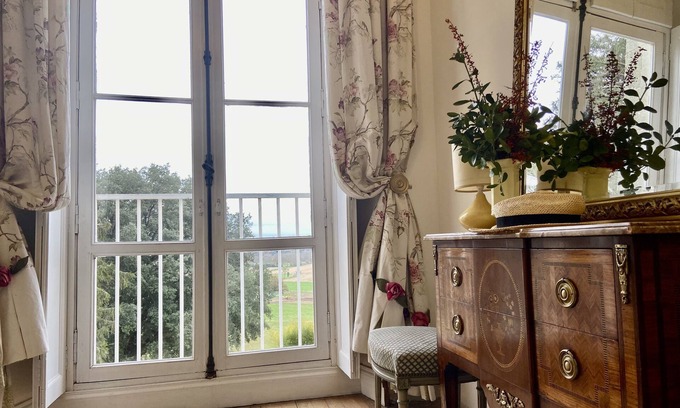 Tierce Other | Marquis Room in Chateau la Bainerie