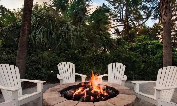 Hilton Head Resort | Marriott's Hilton Head Island 2-bedroom resort with WiFi, fitness room n