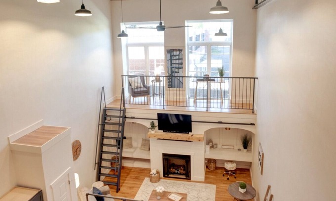 Mars Hill Apartment | Mars Hill Retreat: Cozy 3bd - Scandi Loft Oasis