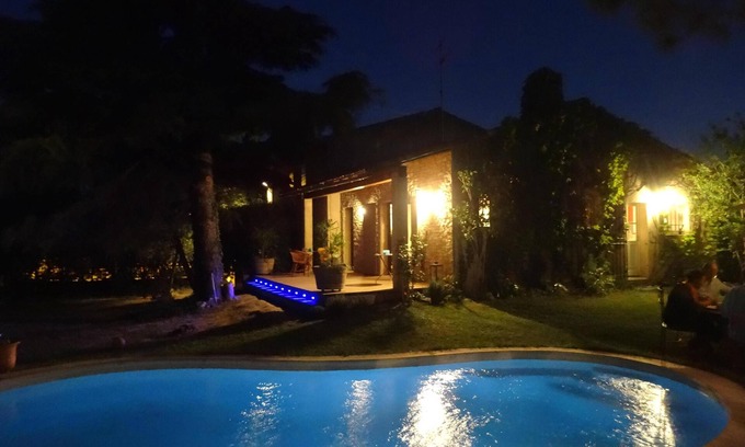 Saint-Jerome House | Marseille: villa with swimming pool and large garden with trees in a very quiet area