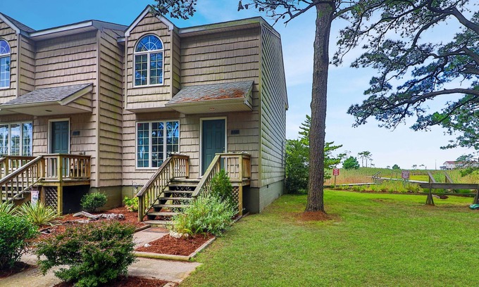 Chincoteague House | Marsh Point - Screened Porch & Shared Dock!