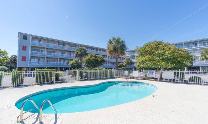 Folly Beach Condo | Marsh Winds 2P - Marsh View - Pool