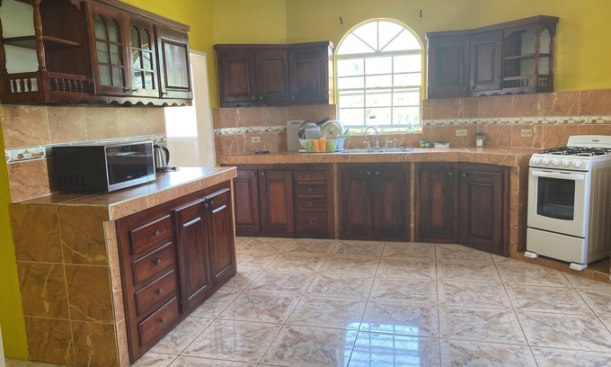 West Gate Hills Bed & Breakfast | Marshan villa 1 apartment