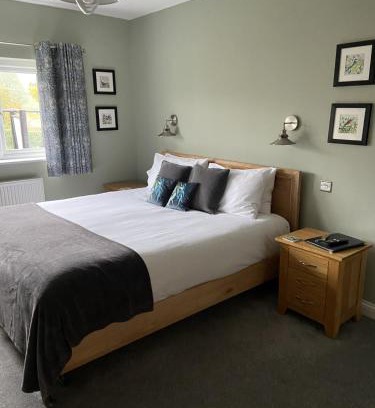 Hereford House | Marshpools Bed & Breakfast - Licensed near Weobley village