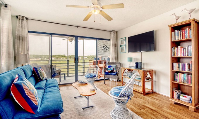 Garden City Condo | Marshside Inn 201 - Marshfront complex in Garden City Beach
