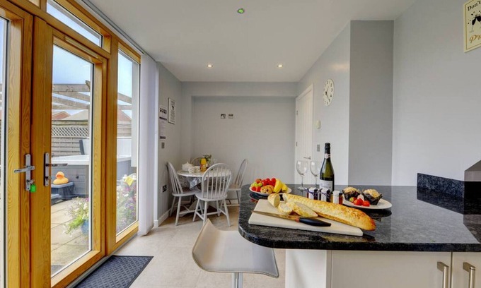 Priors Marston House | Marston Croft Cottage | Hot Tub | Sleeps 7 |Southam | Inspire Homes