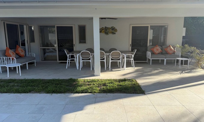 Arorangi Villa | Marthalina's Beach Pool Villa