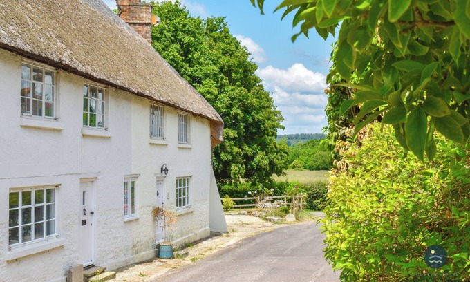 Holworth Cottage | Martie Cottage - cosy cottage, idyllic village