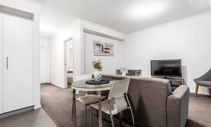 Greenway Apartment | Marvellous 1 Bedroom Apartment