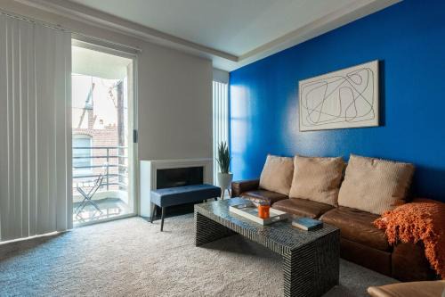 Miracle Mile Apartment | Marvelous 2BR 2BA Apartment