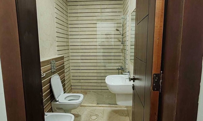 Suwailih Apartment | Marvelous 3-bedroom apartment with AC in Dabouq Amman