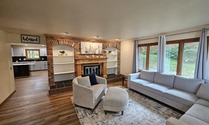 Sand Lake House | Marvelous 4-bedroom house in Anchorage with lake access, fully renovated in 2024