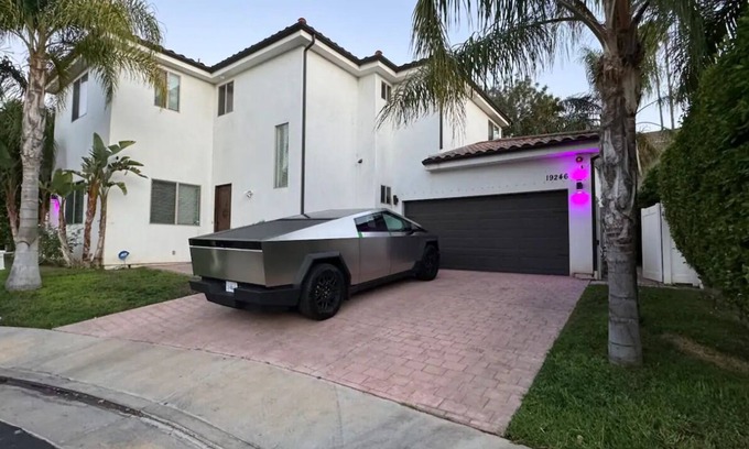 Tarzana House | Marvelous 4-bedroom house in Los Angeles with Jacuzzi!