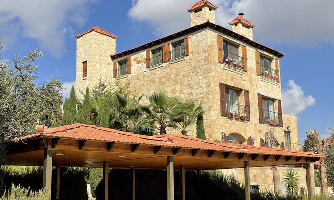 Sahab Villa | Marvelous 4-bedroom villa in Amman with WiFi, AC , Swimming Pool, Outdoor HotTub