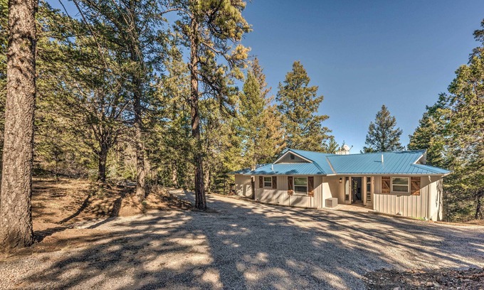 Alto House | Marvelous Alto Abode 1.5 Miles to Ski Run Road!
