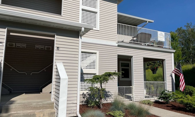 Moose Can Gully Condo | Marvelous Mountain-View Condo