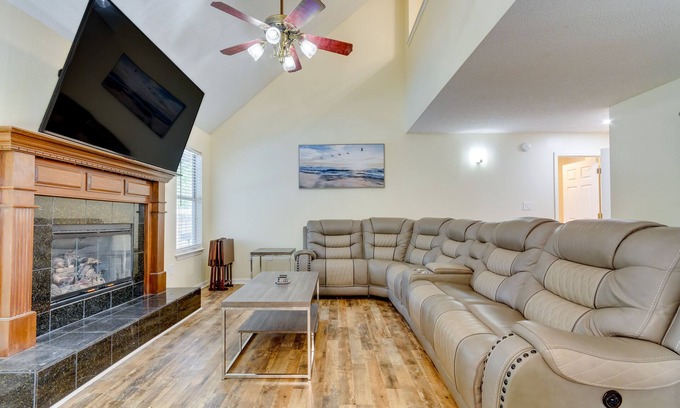 Mary Esther House | Mary Esther Home with Private Pool & Fireplace!