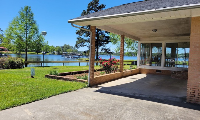 Manning House | Mary's Place -A waterfront home on Lake Marion