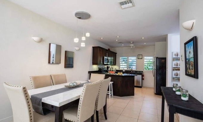 Venetian Road Settlement House | MaryJane Townhouse, Flamingo Park TCI