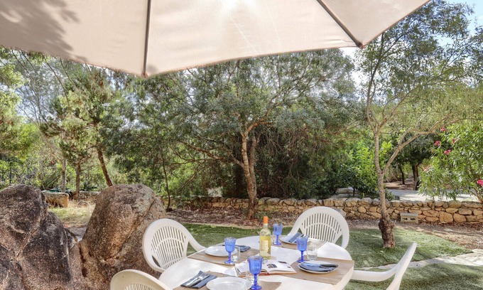 San Teodoro Apartment | MaryLou: Cozy Studio 5 Minutes from the Beach