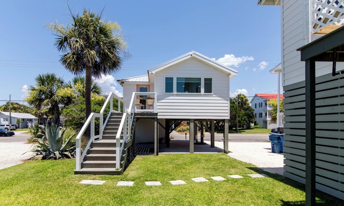 Edisto Island Cottage | Marysol Cottage – Stylish 1BR w/Full Kitchen, 25 Yards to Beach Access