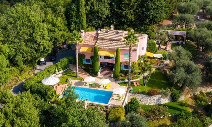 Grasse Bed & Breakfast | Mas Du Roc Bed & Breakfast
