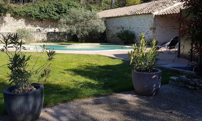 Valreas House | Mas Ferme du Chateau Montplaisir 4* "Castle side