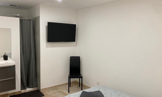 Grezan House | mas feuillade logement partagé