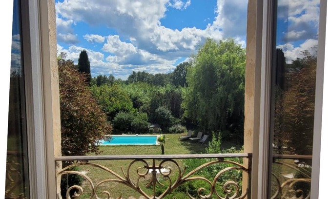 La Bruguiere House | Mas Les Romarins, 10min from Uzès, large garden with pool for families & friends