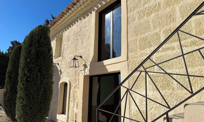 Tarascon House | MAS PROVENCE SWIMMING POOL 7 BEDROOMS 7 BATHROOMS for 20 PERS and open-air cinema