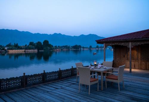 Sudarbal Boat Rental | Mascot Houseboats
