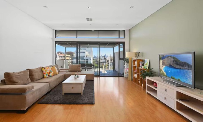 Mascot Condo | Mascot luxe 3 beds apt 2 car space with city view