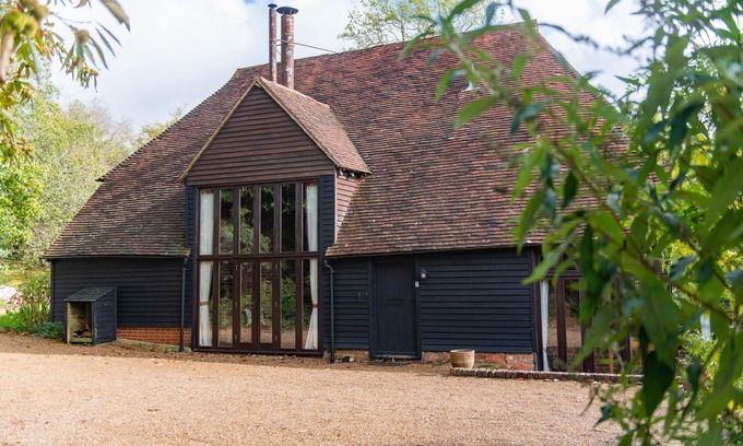 Sheffield Green Apartment | Masketts Barn - sleeps 13 in period barn