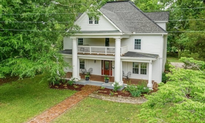 Franklinton House | Mason Station-Historic Manor & modern luxuries, 3 mins to Downtown Franklinton