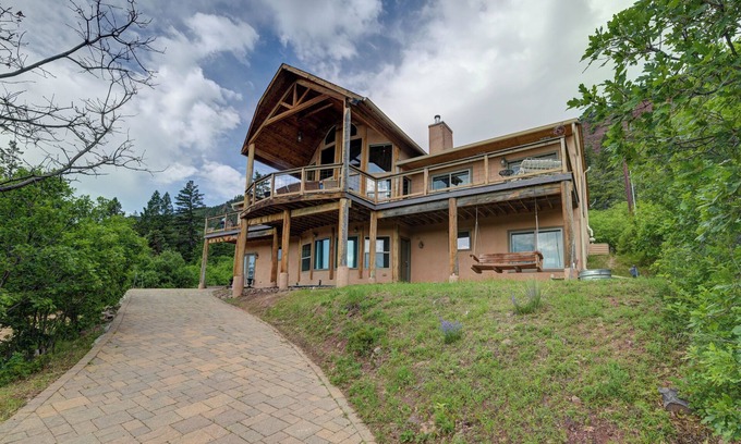 Palmer Lake House | Massive Deck + Sunroom Sleeps 13