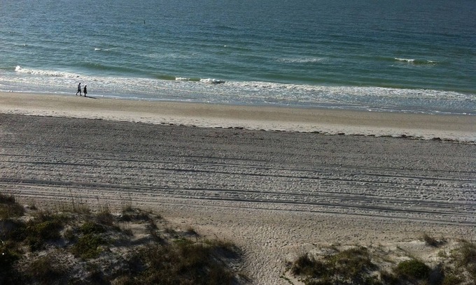 Indian Rocks Beach Condo | Massive, modern, & clean beach condo.