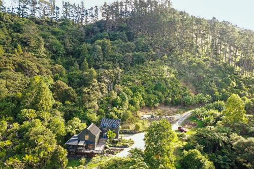 Matakana House | Matakana Retreat - Luxury Off Grid Lodge in Nature