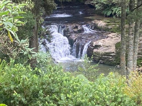 Matakana House | Matakana Waterfall Hideaway