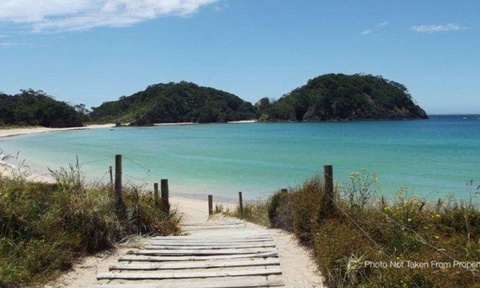 Matapouri House | Matapouri bach - beautiful Northland beach
