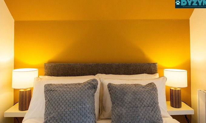Newport Apartment | Mathieson House 5 - Parking - WiFi - City Views - By DYZYN
