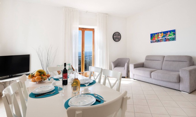 Marina del Cantone Apartment | Matisse Cantone