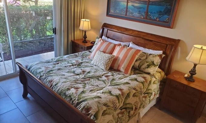 Kihei Condo | Maui Banyan king, 2 bathroom, steps to Kamaole beach, sleeps 4 - No parking fee