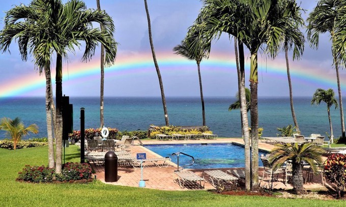 Kahana Condo | Maui Mahinaa Surf Oceanfront Condo with a great view Kahana area